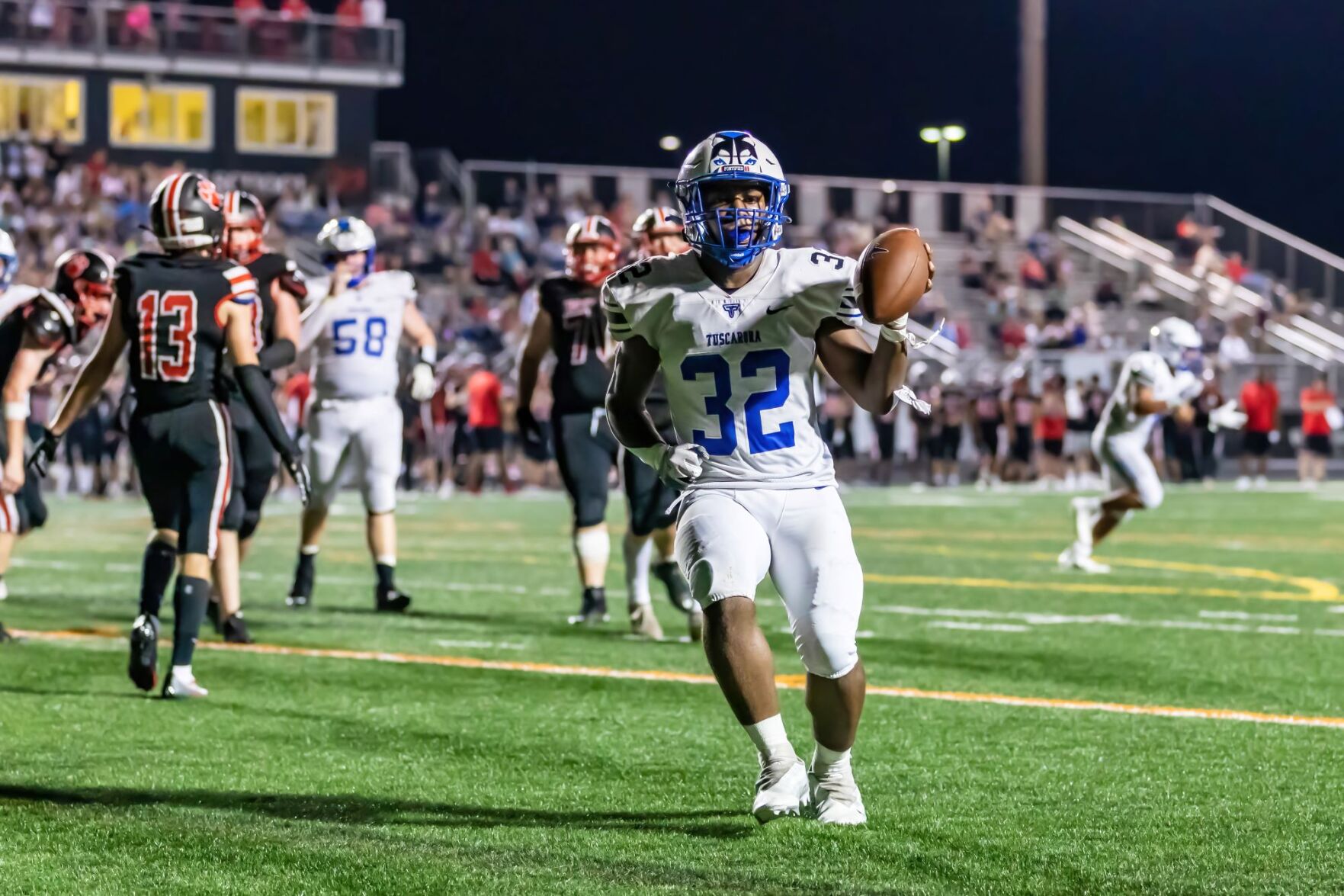 THS vs HHS 22 football_2.jpg